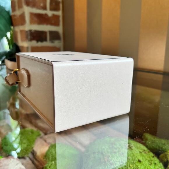 FENDI Vitello Fluffy Logo Vertical Box Crossbody - Picture 5 of 16